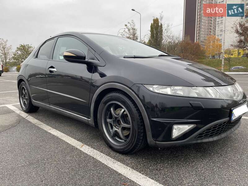 Хэтчбек Honda Civic 2006 в Стрые