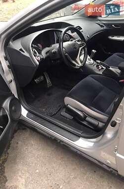 Хэтчбек Honda Civic 2006 в 