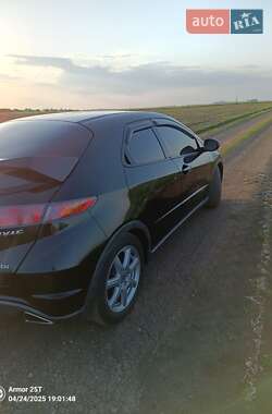 Хэтчбек Honda Civic 2006 в 