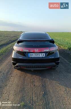 Хэтчбек Honda Civic 2006 в 