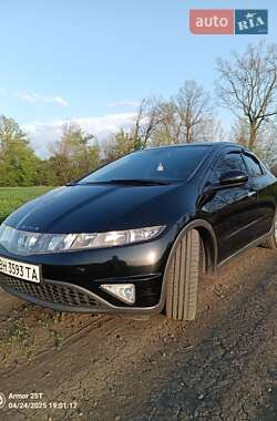 Хэтчбек Honda Civic 2006 в 