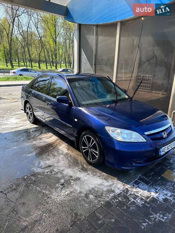Седан Honda Civic 2004 в Днепре