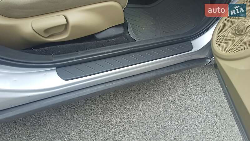 Хэтчбек Honda Civic 2006 в Вишневом
