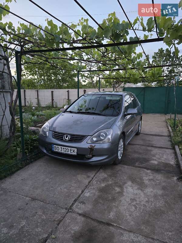Хэтчбек Honda Civic 2004 в 