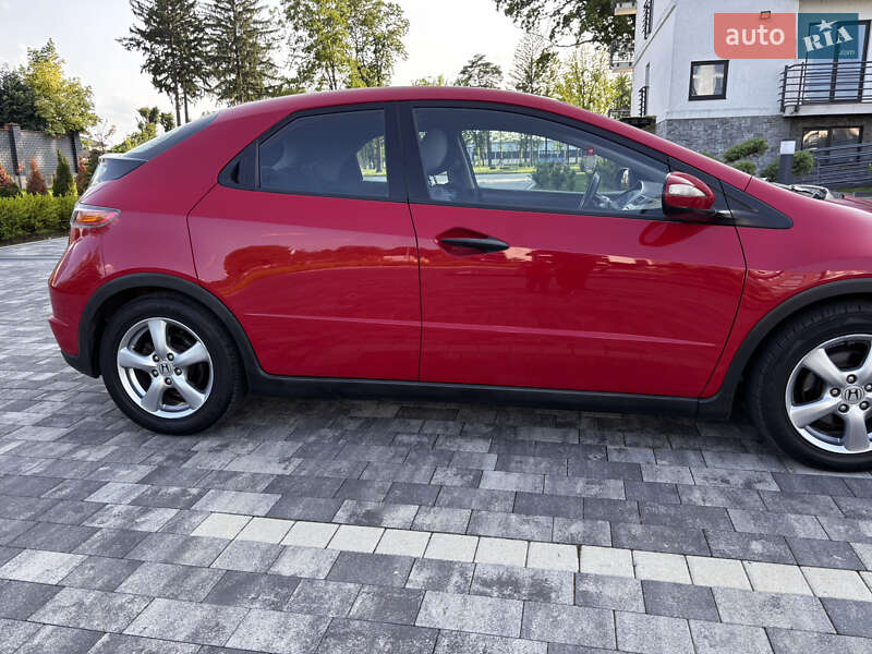 Хэтчбек Honda Civic 2006 в Мукачево