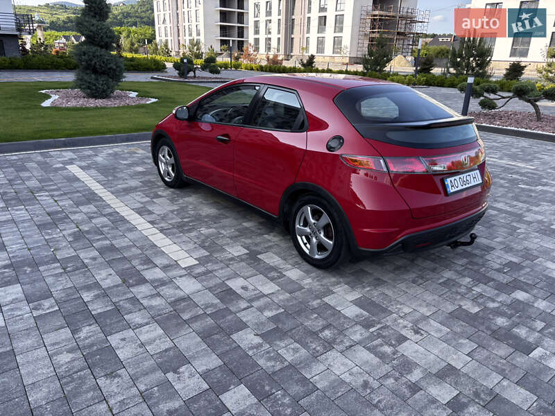 Хэтчбек Honda Civic 2006 в Мукачево