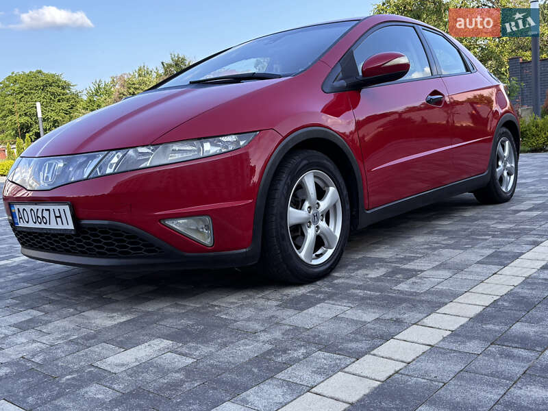 Хэтчбек Honda Civic 2006 в Мукачево