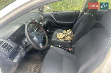Хэтчбек Honda Civic 2001 в 