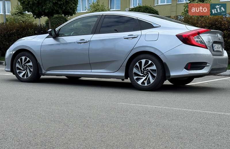 Седан Honda Civic 2018 в Киеве