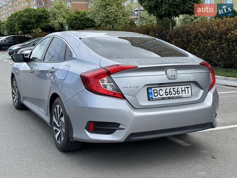 Седан Honda Civic 2018 в Киеве