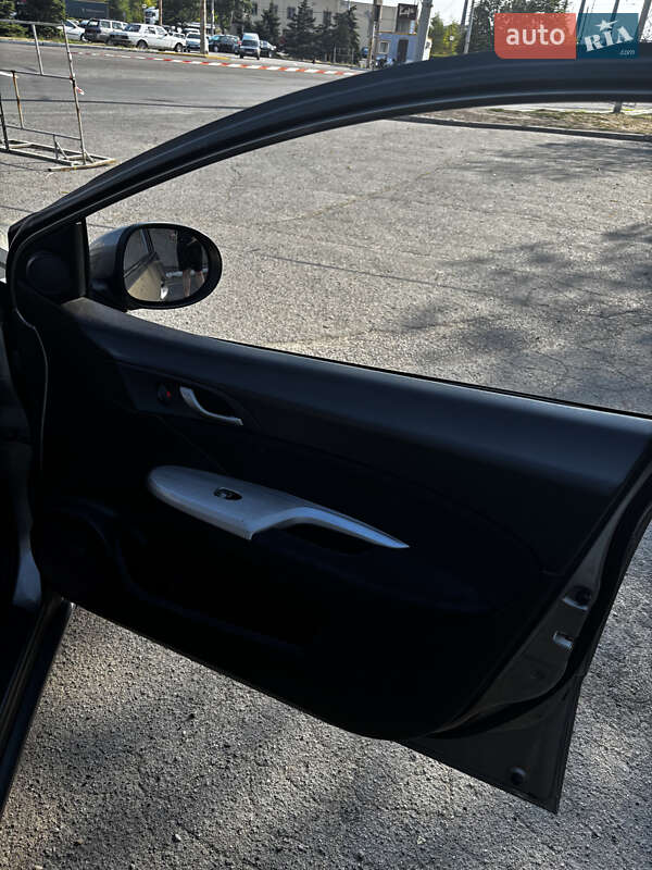 Хэтчбек Honda Civic 2006 в Днепре