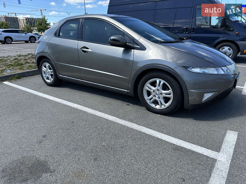 Хэтчбек Honda Civic 2006 в Киеве