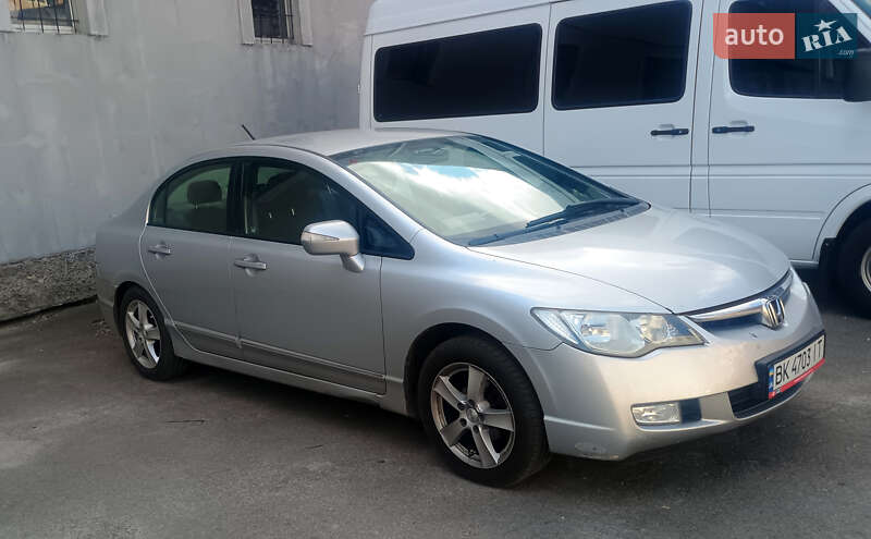 Седан Honda Civic 2006 в Ровно