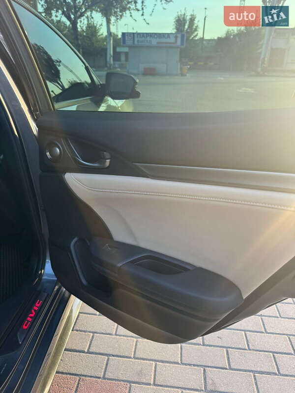 Хэтчбек Honda Civic 2018 в Кривом Роге