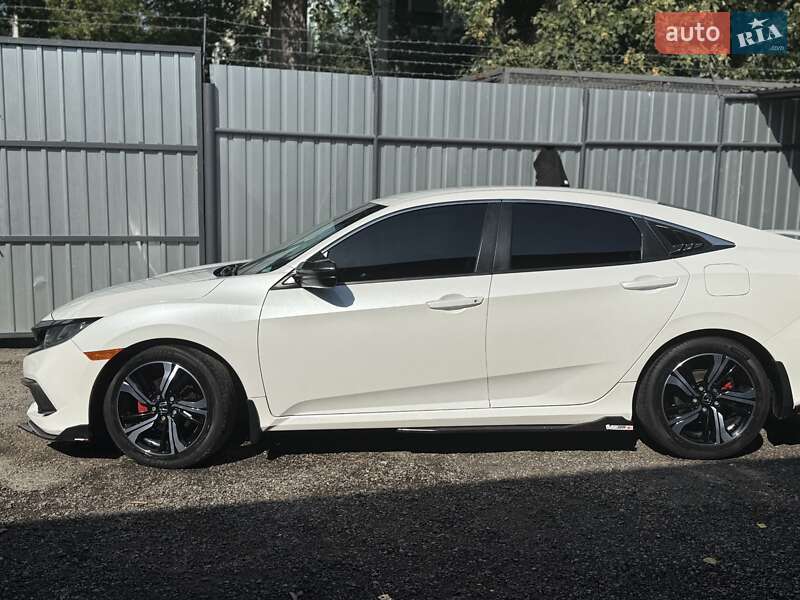 Седан Honda Civic 2019 в Днепре
