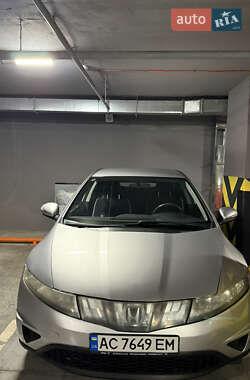 Хэтчбек Honda Civic 2006 в 
