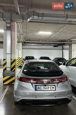 Хэтчбек Honda Civic 2006 в 