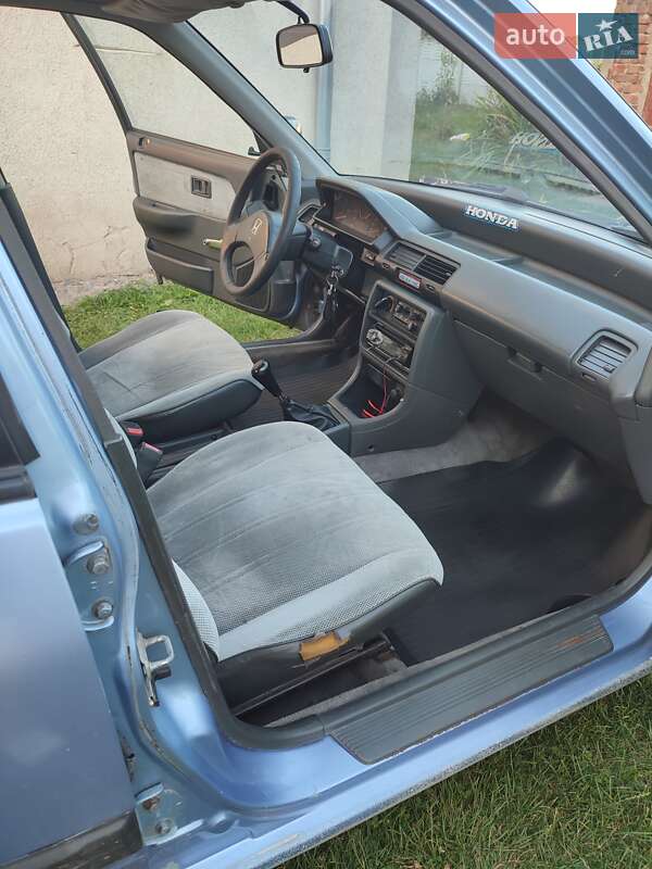 Седан Honda Civic 1988 в Здолбуніві