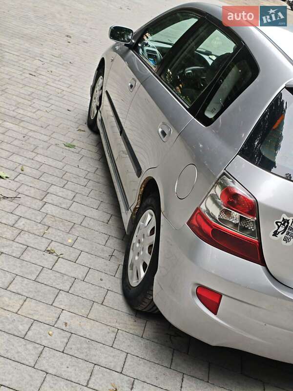 Хэтчбек Honda Civic 2004 в Львове