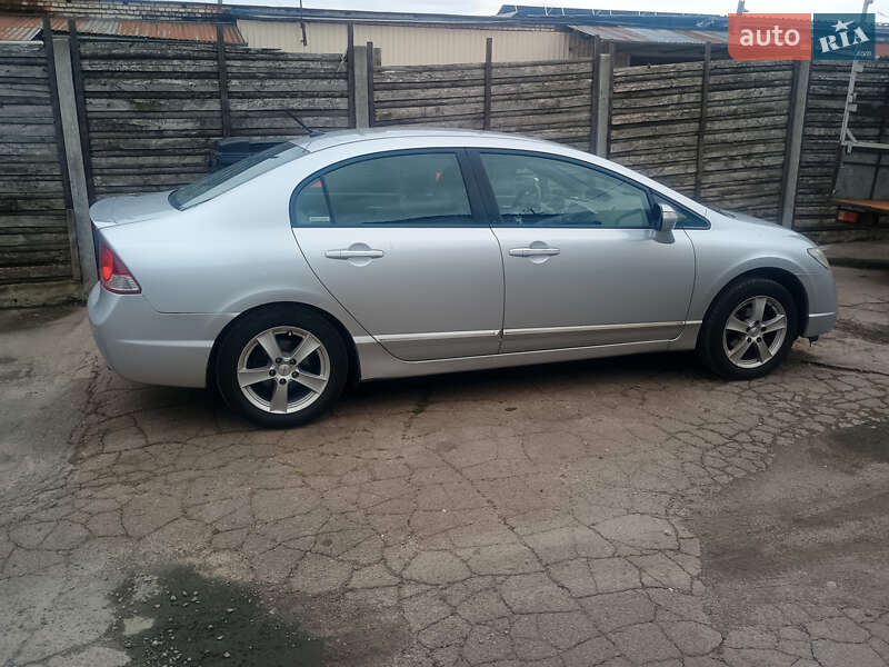 Седан Honda Civic 2006 в Ровно