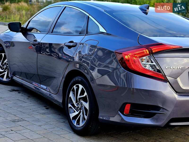 Седан Honda Civic 2017 в Львове