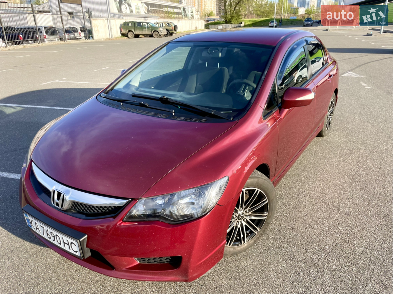 Авто в хорошому стані, двигун працює рівно, коробка перемикає плавно.
Обслуговування робиться завжди вчасно, мастило тільки якісне, надійний японський двигун VTEC 1.8, працює рівно, масло не "їсть". 
Чистий і доглянутий салон.
Підвіска в порядку, авто впевнено тримає дорогу.
По кузову є невеликі нюанси.

Кондиціонер, електросклопідйомники, парктронік, підігрів дзеркал та сидінь. Чудове авто для повсякденного користування.

Прошу турбувати лише реальних покупців!