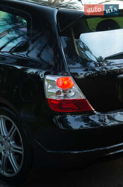 Хэтчбек Honda Civic 2004 в 