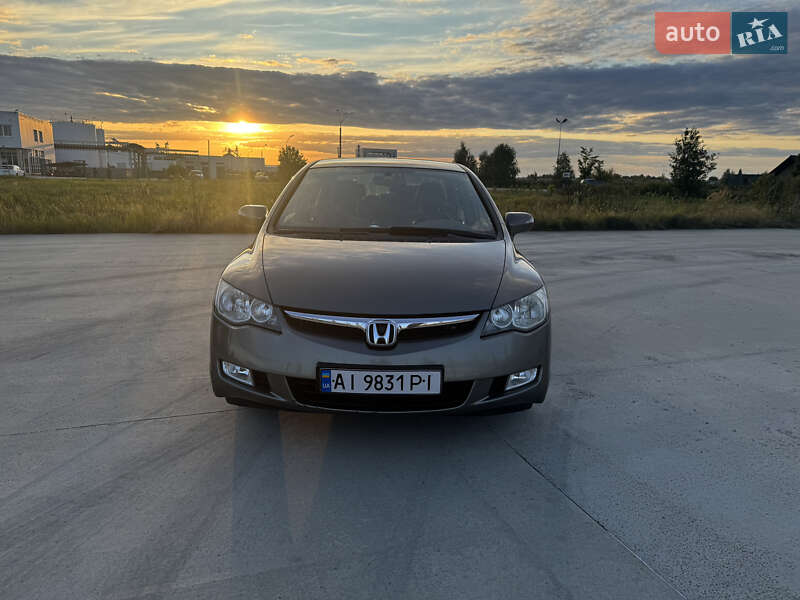 Седан Honda Civic 2006 в Коростене