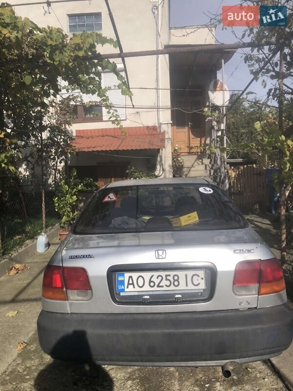 Седан Honda Civic 1998 в Ужгороде
