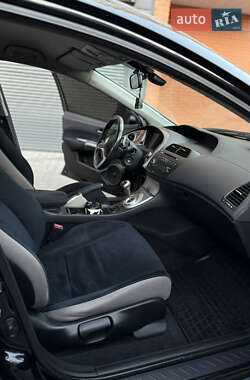 Хетчбек Honda Civic 2008 в  фото 10 Хетчбек Honda Civic 2008 в