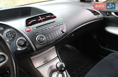 Хэтчбек Honda Civic 2006 в 