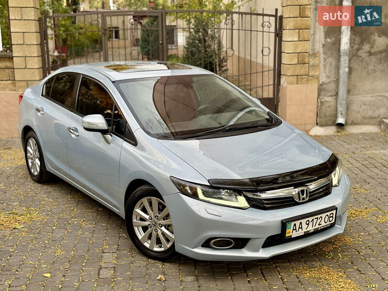 Седан Honda Civic 2012 в  фото Седан Honda Civic 2012 в