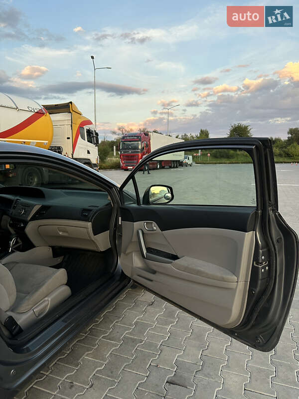 Купе Honda Civic 2011 в Киеве фото 10 Купе Honda Civic 2011 в Киеве