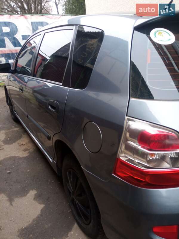 Хэтчбек Honda Civic 2004 в Ровно