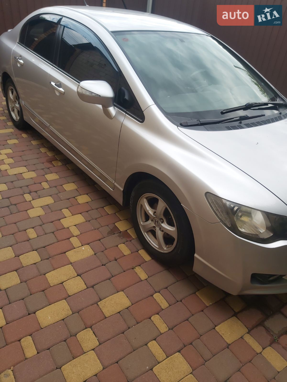 Продам своє авто.
Японська збірка, максимальна комплектація: два ключі паркувальні радари клімат круїз контроль
повний електро пакет
підігрів сидінь електропідігрів дзеркал (складаються
натисканням кнопки мультикермо
електропідсилювач керма литі диски Honda R15 курсова стійкість все скло рідне.
Пригнана з  Німеччини 
Літні/зимові
комплекти шин. Приємний розхід палива 5-6 літрів 
На всі питання з задоволенням відповім
по телефону.