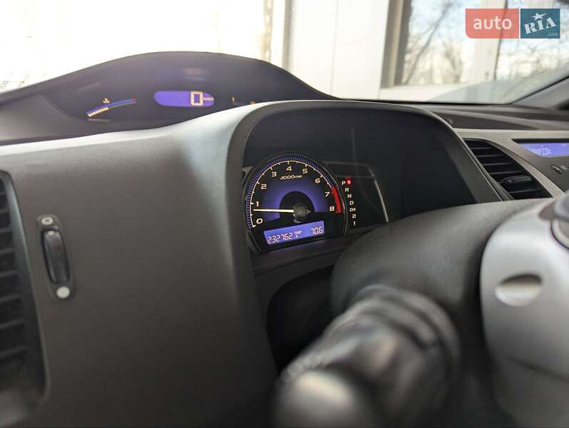 Седан Honda Civic 2008 в Днепре