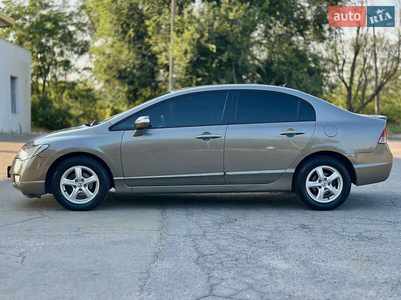 Седан Honda Civic 2006 в Дніпрі