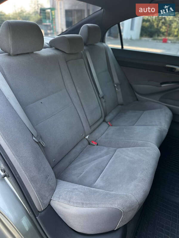 Седан Honda Civic 2006 в Дніпрі