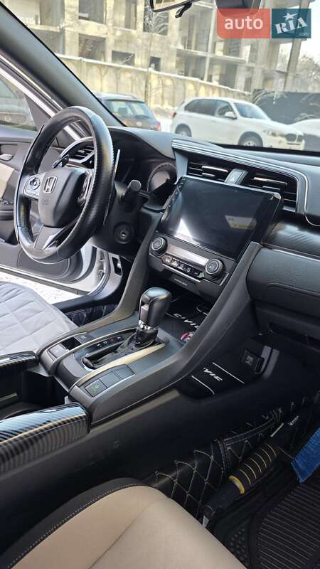 Хэтчбек Honda Civic 2016 в Киеве