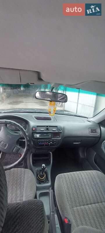 Седан Honda Civic 1997 в Черновцах