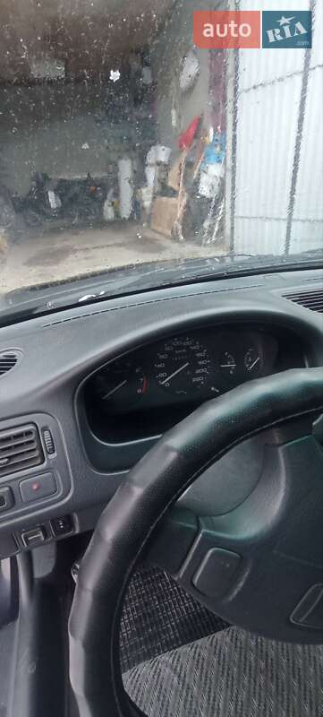 Седан Honda Civic 1997 в Черновцах