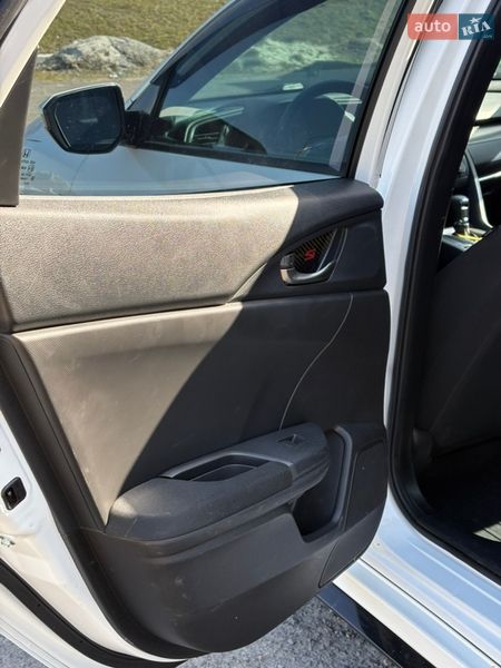 Хэтчбек Honda Civic 2017 в Львове