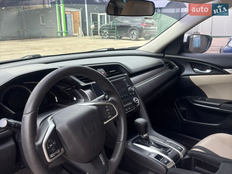 Седан Honda Civic 2018 в Киеве