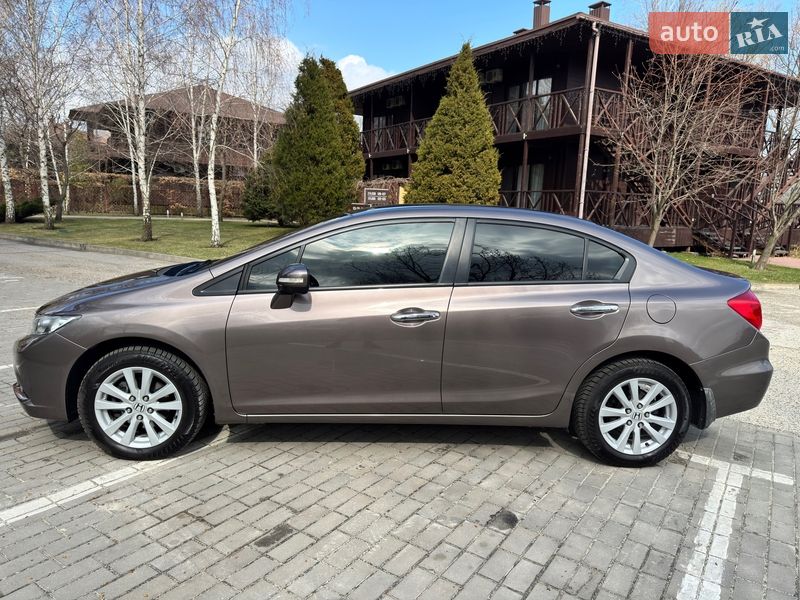 Седан Honda Civic 2012 в Днепре