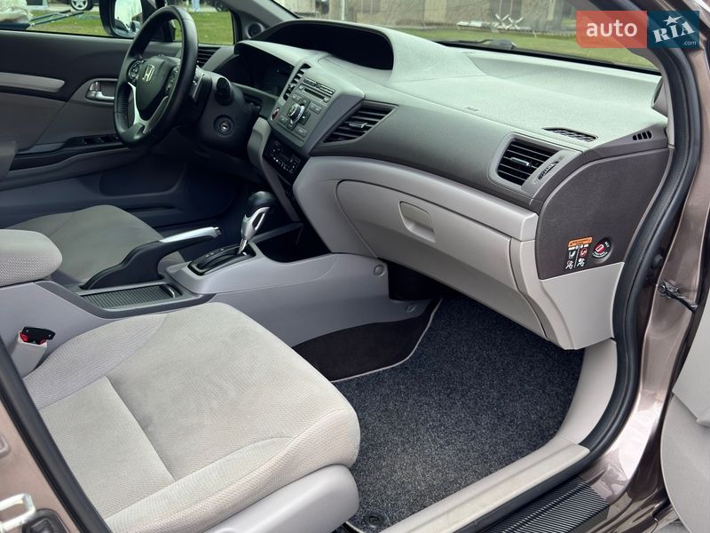 Седан Honda Civic 2012 в Днепре