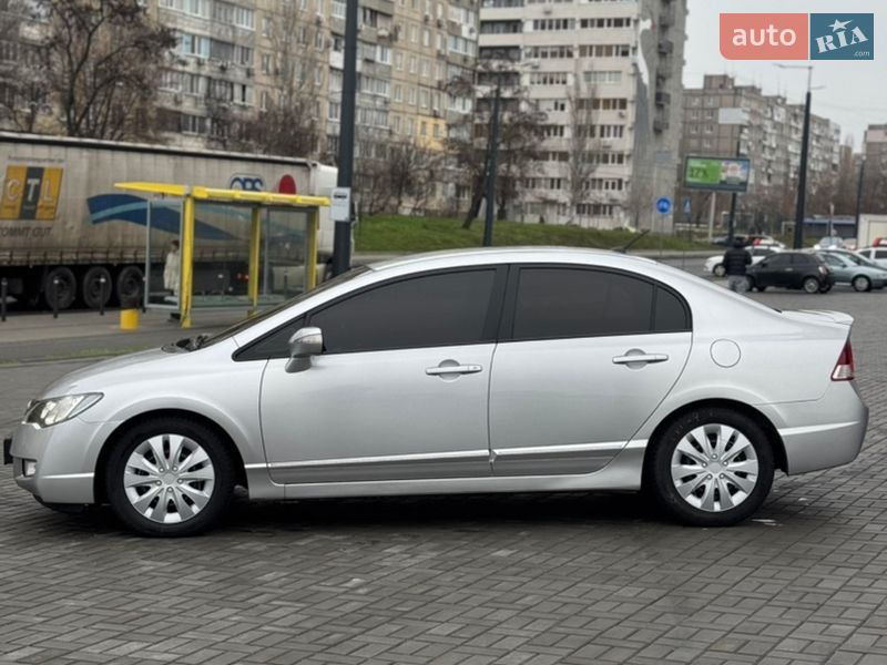 Седан Honda Civic 2008 в Днепре