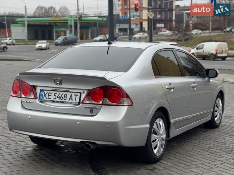 Седан Honda Civic 2008 в Днепре