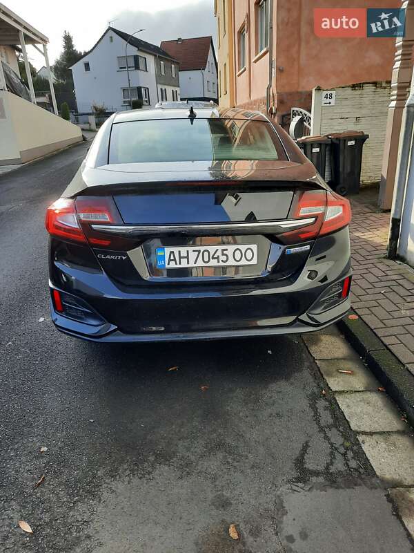 Седан Honda Clarity 2018 в Ужгороді