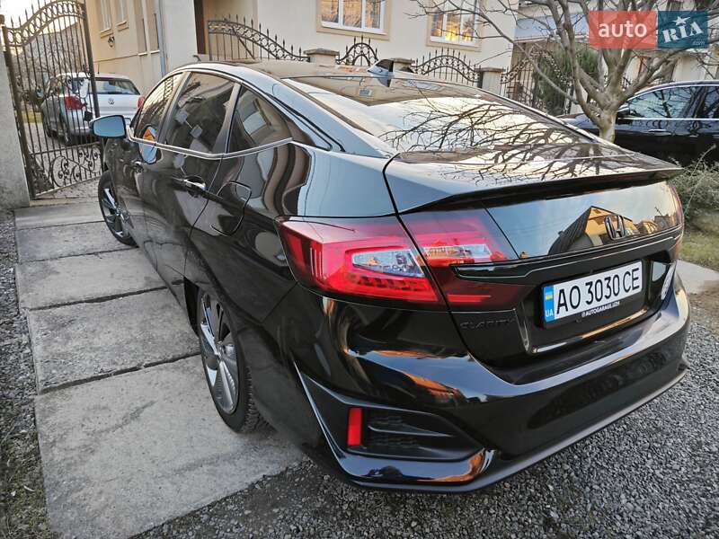 Седан Honda Clarity 2018 в Ужгороде