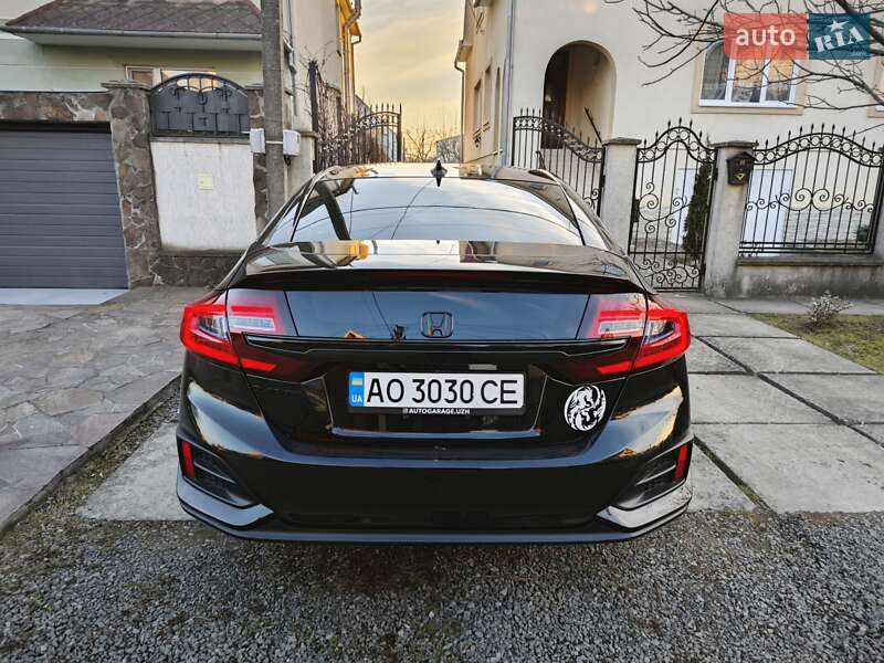 Седан Honda Clarity 2018 в Ужгороде